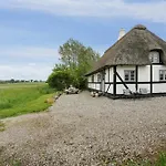 Find Peace In Charming Close To Nature Holiday home *
