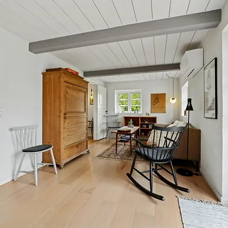 Find Peace In Charming Close To Nature 펜션 Rudkøbing